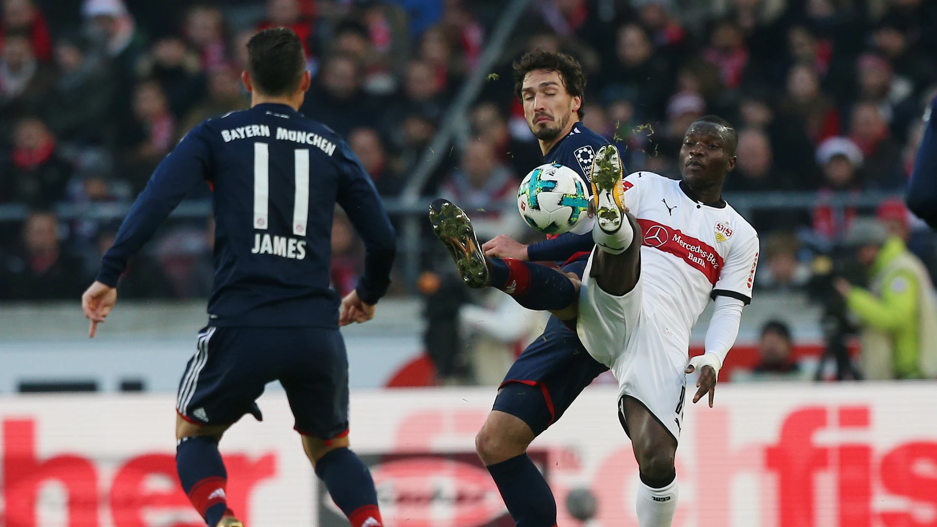 El Bayern se impone al Stuttgart El Bayern se impone al Stuttgart