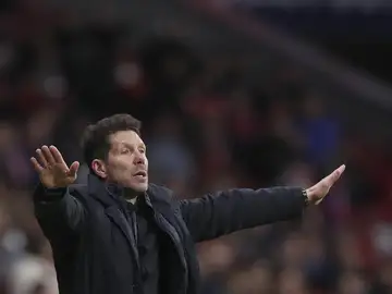 Simeone gesticula durante el partido contra el Alavés Simeone gesticula durante el partido contra el Alavés