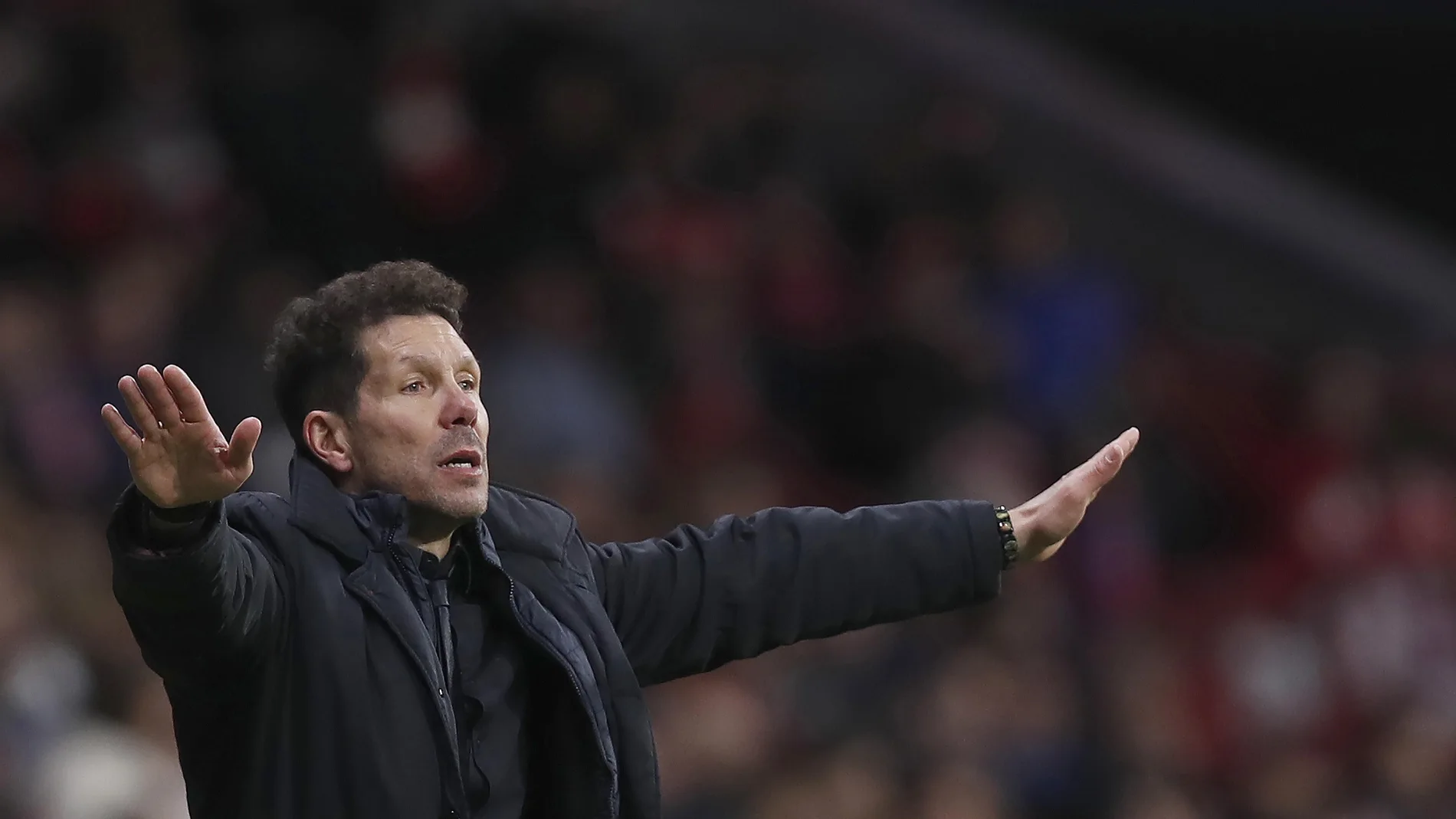 Simeone gesticula durante el partido contra el Alavés Simeone gesticula durante el partido contra el Alavés