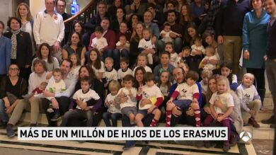 Una gran foto de familia por el 30 aniversario del programa Erasmus a la que ya se suman los 'Erasmusbabies'