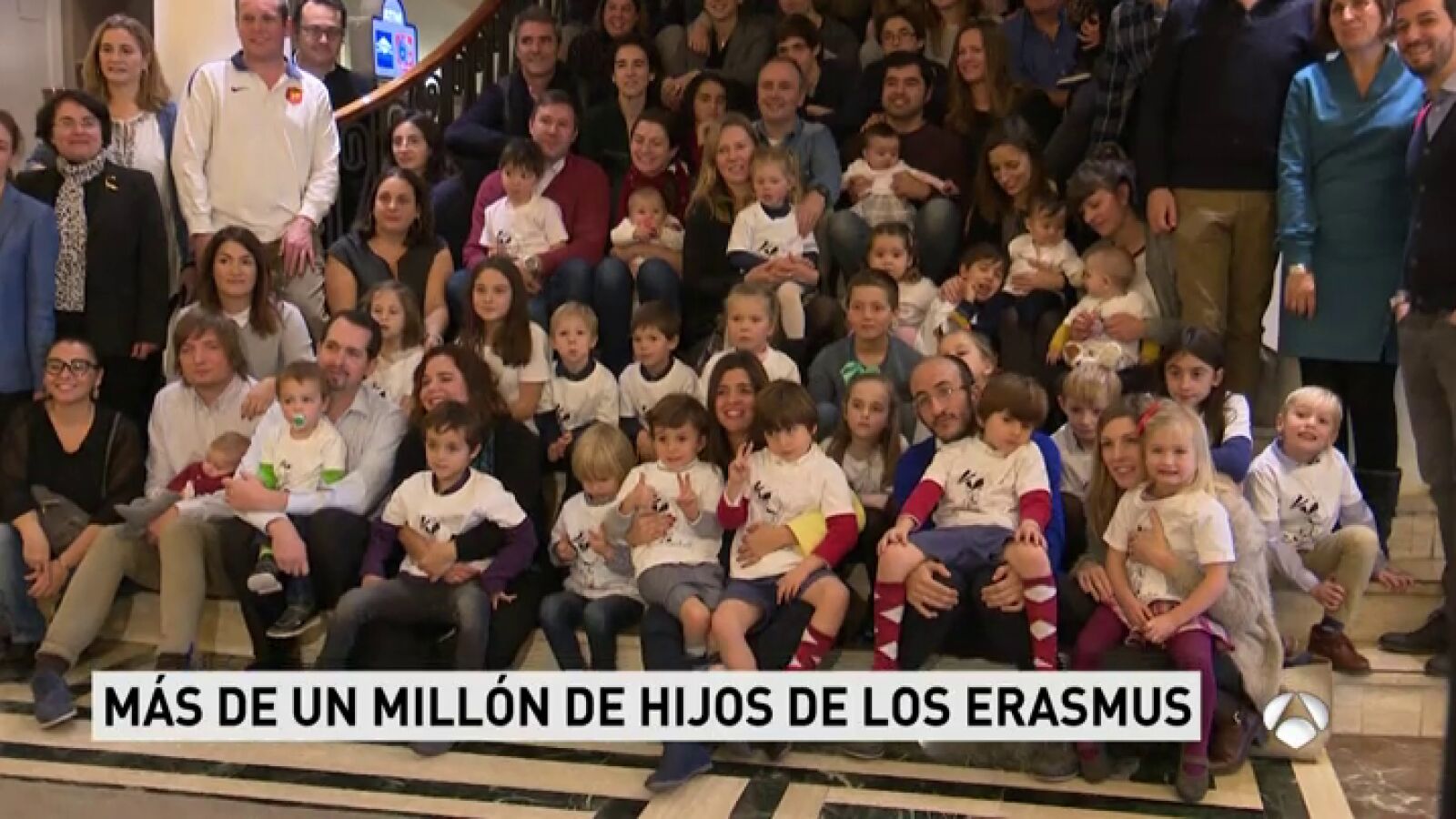Una gran foto de familia por el 30 aniversario del programa Erasmus a la que ya se suman los 'Erasmusbabies'