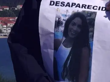 Un cartel con la imagen de Diana Quer durante su búsqueda en agosto de 2016 Un cartel con la imagen de Diana Quer durante su búsqueda en agosto de 2016