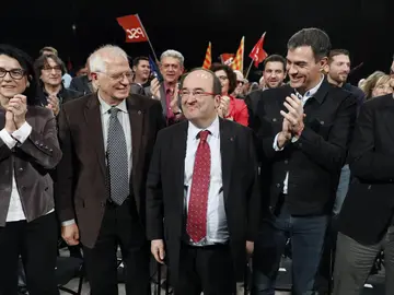 El candidato del PSC a la presidencia de la Generalitat, Miquel Iceta (c), acompañado del secretario general del PSOE, Pedro Sánchez (2d), el expresidente del Gobierno José Luis Rodríguez Zapatero (d), el expresidente del Parlamento Europeo Josep Borrell (2i) y la diputada socialista y número dos por Barcelona Eva Granados El candidato del PSC a la presidencia de la Generalitat, Miquel Iceta (c), acompañado del secretario general del PSOE, Pedro Sánchez (2d), el expresidente del Gobierno José Luis Rodríguez Zapatero (d), el expresidente del Parlamento Europeo Josep Borrell (2i) y la diputada socialista y número dos por Barcelona Eva Granados