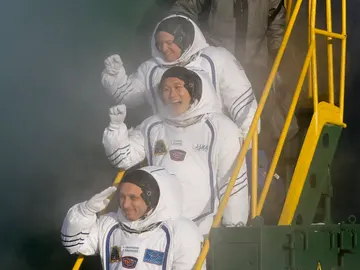 Los tres astronauntas tripulantes de la nave Soyuz que ha despegado rumbo a la Estación Espacial Internacional Los tres astronauntas tripulantes de la nave Soyuz que ha despegado rumbo a la Estación Espacial Internacional