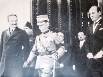  Víctor Manuel III junto a Benito Mussolini