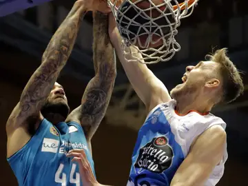 El Real Madrid gana al Obradoiro El Real Madrid gana al Obradoiro