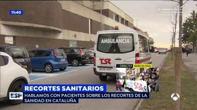 Los médicos de Cataluña y los pacientes protestan por las largas listas de espera y los recortes en sanidad