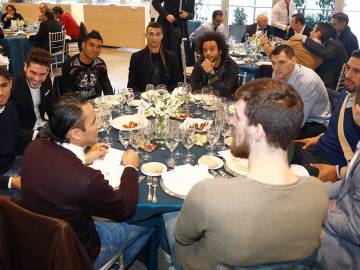 Los jugadores del Real Madrid durante la comida de Navidad