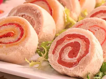 Rollitos de Canapés con Pan de Molde muy Fáciles Rápidos y Económicos. Rollitos de Canapés con Pan de Molde muy Fáciles Rápidos y Económicos.