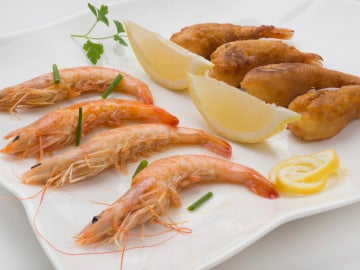 Langostinos dos maneras: con gabardina y al whisky