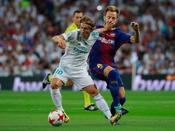 Luka Modric, en acción ante el Barcelona