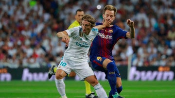 Luka Modric, en acción ante el Barcelona