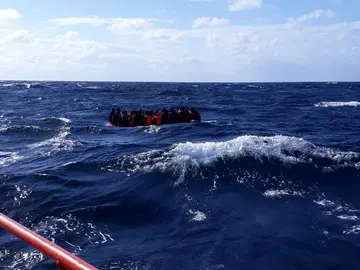 Imagen de archivo de una patera Imagen de archivo de una patera