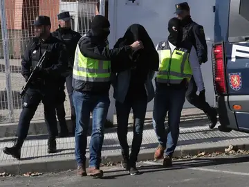 Imagen de archivo de la detención de una persona acusada de yihadismo Imagen de archivo de la detención de una persona acusada de yihadismo