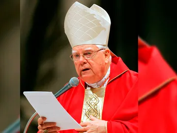 El cardenal Bernard Law El cardenal Bernard Law