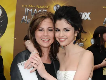 Selena Gomez junto a su madre, Mandy Teefey Selena Gomez junto a su madre, Mandy Teefey