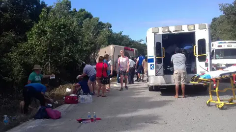 Al menos 12 personas mueren al volcar autobús turístico en sureste de México Al menos 12 personas mueren al volcar autobús turístico en sureste de México