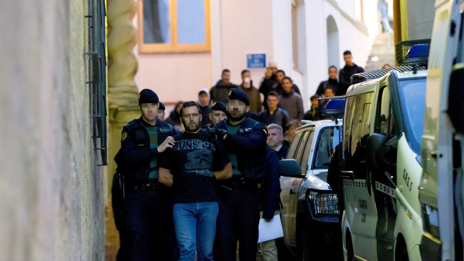 Agentes de la Guardia Civil trasladan al serbio Norbert Feher Agentes de la Guardia Civil trasladan al serbio Norbert Feher