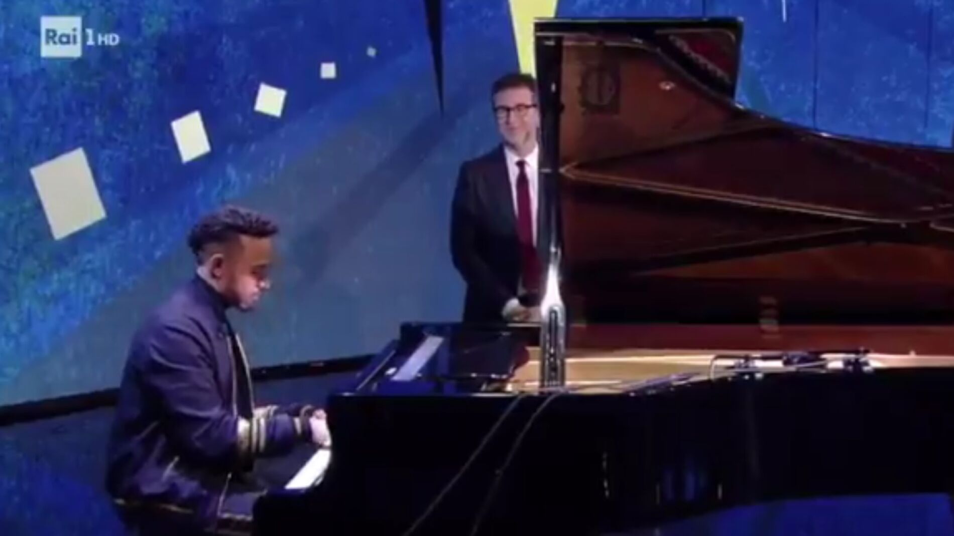 Lewis Hamilton, al piano en una televisi&oacute;n italiana