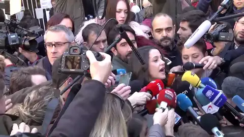 Arrimadas: "Espero que inundemos las urnas de votos y que sea un resultado que podamos recordar" Arrimadas: "Espero que inundemos las urnas de votos y que sea un resultado que podamos recordar"