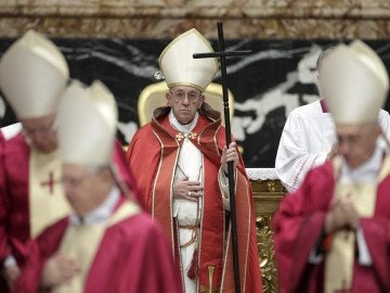 El Papa Francisco durante el funeral