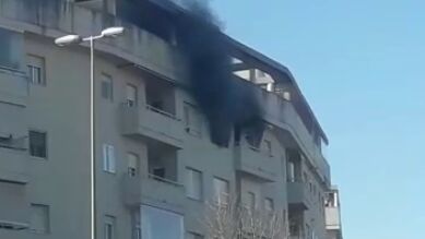 Una mujer muere por el incendio originado en el piso de su vecino de abajo en Jerez de la Frontera