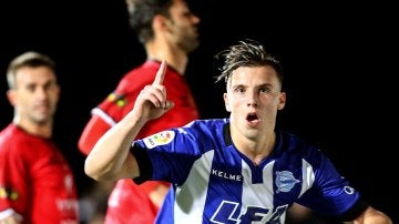 Demirovic celebra su gol ante el Formentera