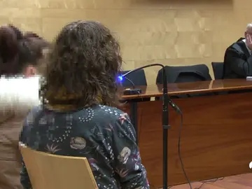 El relato de una mujer a la que su marido intentó quemar viva cuando estaba embarazada: "Me tiró ropa encima, cogió un mechero, lo encendió y me dejó allí" El relato de una mujer a la que su marido intentó quemar viva cuando estaba embarazada: "Me tiró ropa encima, cogió un mechero, lo encendió y me dejó allí"