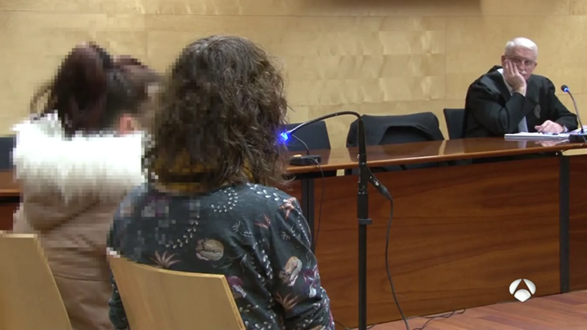 El relato de una mujer a la que su marido intentó quemar viva cuando estaba embarazada: "Me tiró ropa encima, cogió un mechero, lo encendió y me dejó allí" El relato de una mujer a la que su marido intentó quemar viva cuando estaba embarazada: "Me tiró ropa encima, cogió un mechero, lo encendió y me dejó allí"