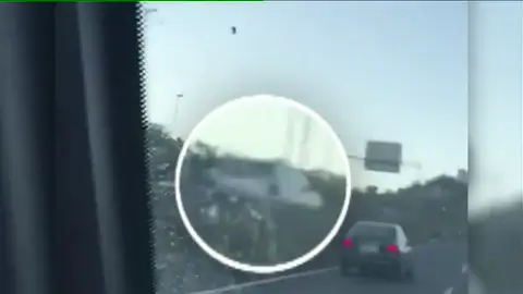 Investigan un vídeo difundido en redes sociales de un coche circulando en sentido contrario en una autovía de Gran Canaria Investigan un vídeo difundido en redes sociales de un coche circulando en sentido contrario en una autovía de Gran Canaria