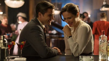 Maxi Iglesias y Aitana Sánchez Gijon en 'Velvet'