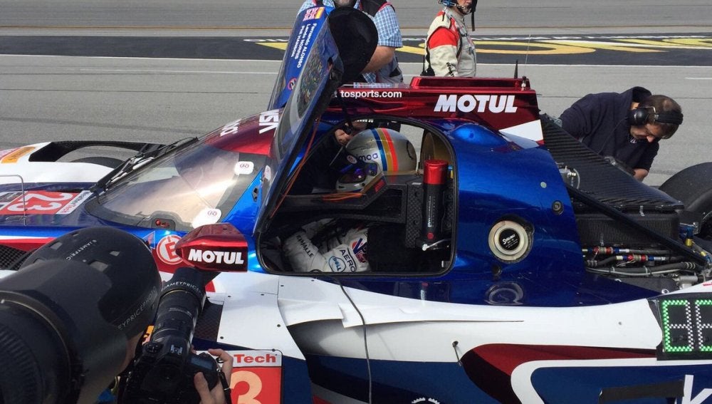 Fernando Alonso se sube a su Ligier LMP2