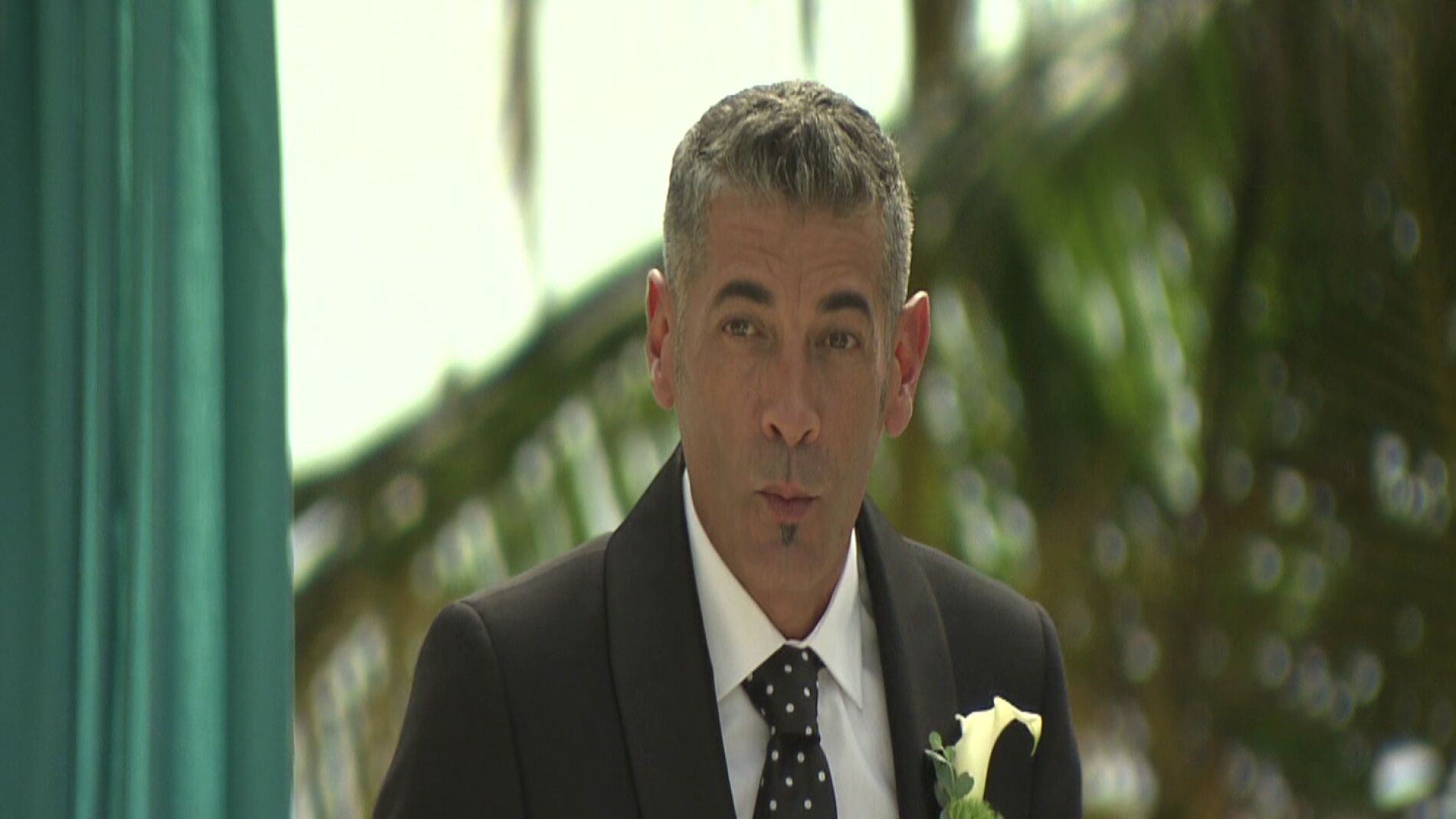 "&iquest;Sabes qui&eacute;n es? Es mi exmarido y su mujer