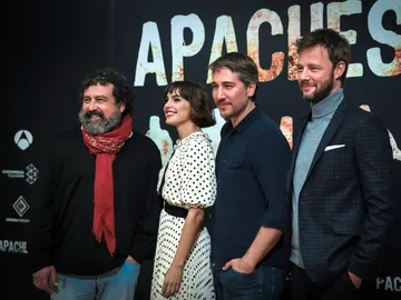 Paco Tous, Verónica Echegui, Alberto Ammann y Eloy Azorín en la presentación de 'Apaches' Paco Tous, Verónica Echegui, Alberto Ammann y Eloy Azorín en la presentación de 'Apaches'