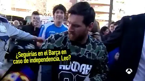 La reacción de Messi al ser preguntado por la cláusula 'anti-independencia' que impuso al Barça La reacción de Messi al ser preguntado por la cláusula 'anti-independencia' que impuso al Barça