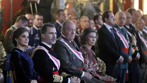 Felipe VI junto a su padre, el Rey Juan Carlos, durante la Pascua Militar Felipe VI junto a su padre, el Rey Juan Carlos, durante la Pascua Militar
