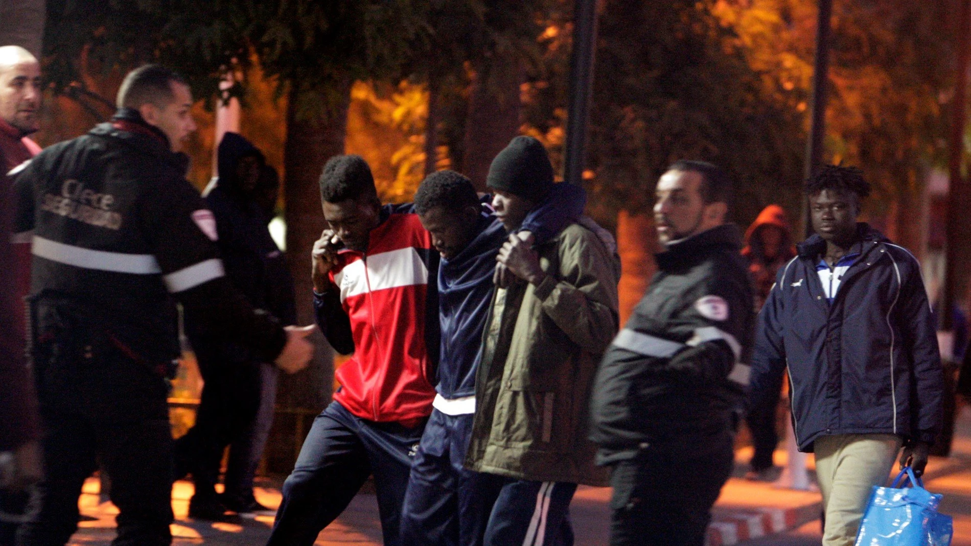 Más de 300 inmigrantes intentan saltar la valla de Melilla y 209 lo logran Más de 300 inmigrantes intentan saltar la valla de Melilla y 209 lo logran