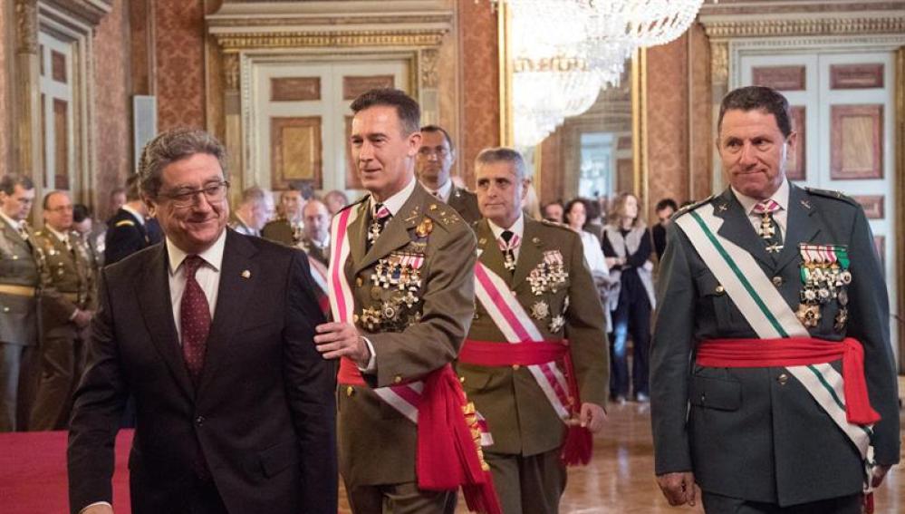 El inspector General del Ejército, Fernando Aznar junto al delegado del gobierno en Cataluña, Enric Millo 