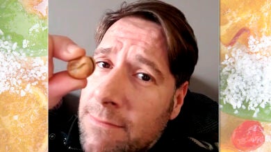 El haba del Roscón de Reyes, protagonista del último chiste de Carlos Latre imitando a Matías Prats