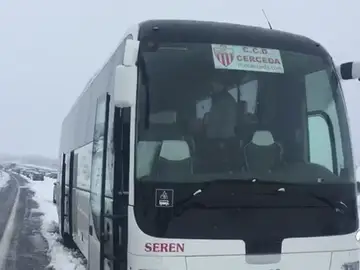 La odisea del Cerceda por el temporal de nieve: "Estuvimos sin cenar, sin desayunar... fastidiados" La odisea del Cerceda por el temporal de nieve: "Estuvimos sin cenar, sin desayunar... fastidiados"