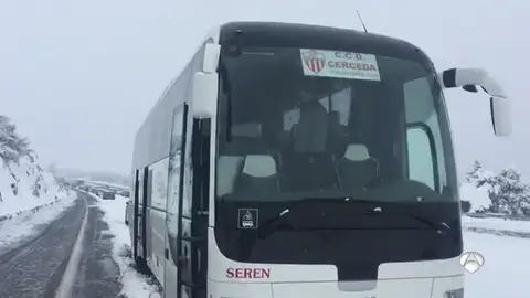 La odisea del Cerceda por el temporal de nieve: "Estuvimos sin cenar, sin desayunar... fastidiados" La odisea del Cerceda por el temporal de nieve: "Estuvimos sin cenar, sin desayunar... fastidiados"