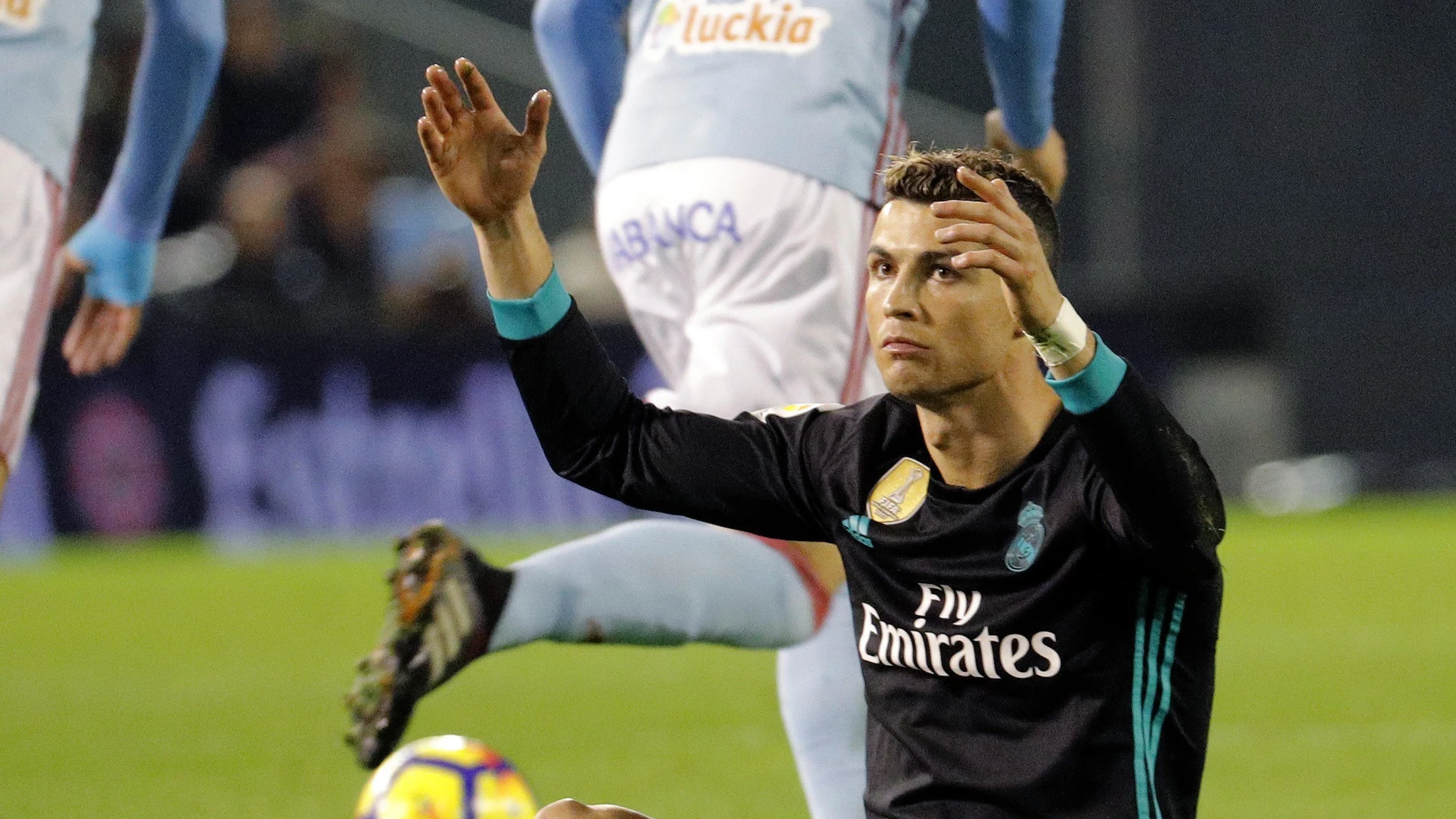 Cristiano Ronaldo se lamenta tras fallar una ocasión Cristiano Ronaldo se lamenta tras fallar una ocasión