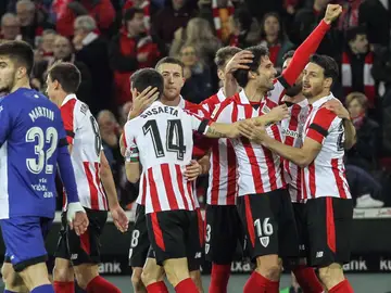 El Athletic celebrando el gol de Etxeita El Athletic celebrando el gol de Etxeita