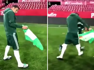 La imagen de Joaquín 'toreando' en el Pizjuán La imagen de Joaquín 'toreando' en el Pizjuán