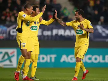 Neymar y Mbappe celebrando un gol Neymar y Mbappe celebrando un gol