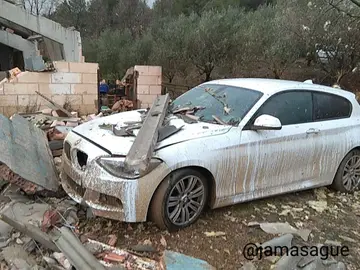 Coche destruido en Cistella por los efectos del temporal Coche destruido en Cistella por los efectos del temporal