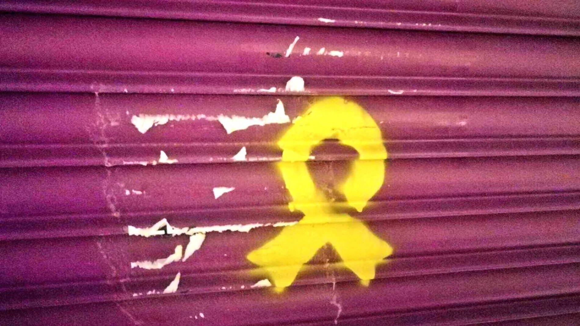 Pintada en el comercio de la madre de Albert Rivera Pintada en el comercio de la madre de Albert Rivera