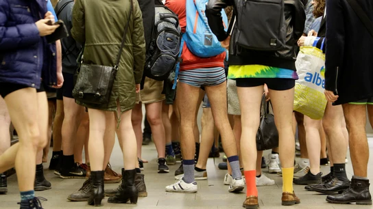 Día sin pantalones en el metro No Pants Subway Ride