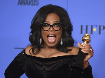 Oprah Winfrey con su premio Oprah Winfrey con su premio