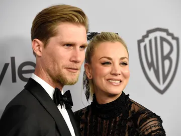 Kaley Cuoco y su prometido Karl Cook Kaley Cuoco y su prometido Karl Cook